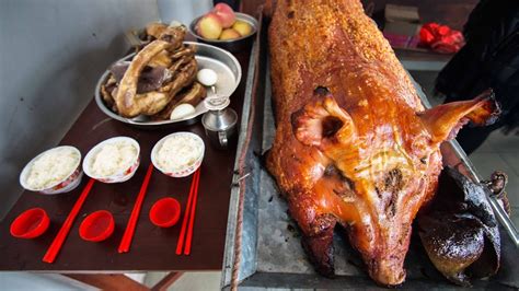  ¿El Lechon Asado de Danzhou: Una Sinfonía de Especias y una Explosión de Texturas?