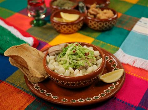  ¡El Pozole de Tlaxcala: Una Sinfonía de Sabores Picantes y Reconfortantes!