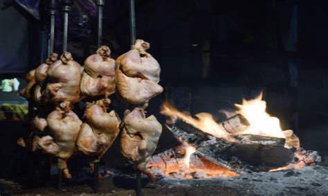  Sajji ¡Un festín de sabores especiados y carne tierna asado a la brasa en el corazón de Rahim Yar Khan!